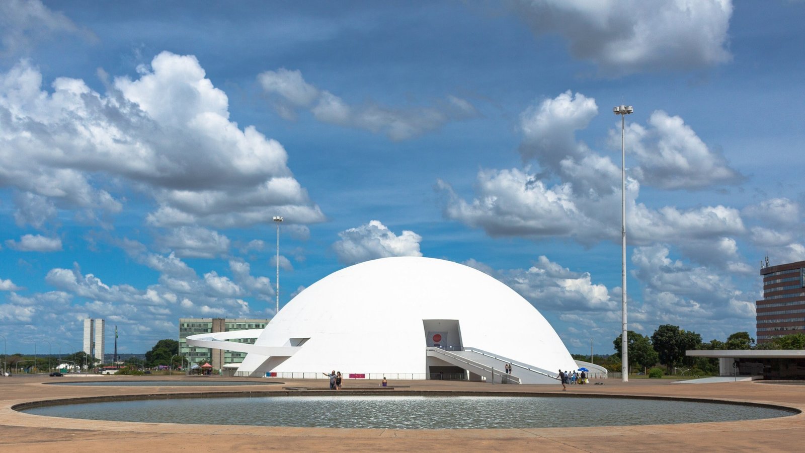 Cúpula branca do Museu Nacional da República, na Esplanada dos Ministérios, em Brasília