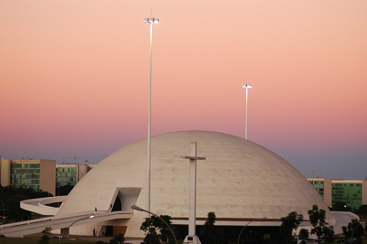 Cúpula do Museu Nacional da República, em Brasília, ao entardecer