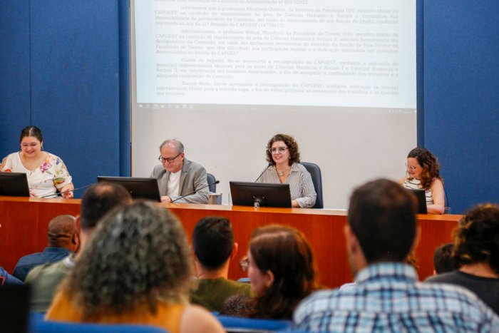 Reunião do Conselho de Administração da UnB no auditório da Reitoria